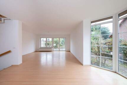 Doppelhaushälfte in Fahrland mit großem Wohn-Essbereich und idyllischem Garten - Potsdam