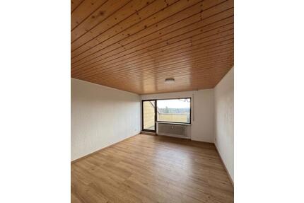 Helle 1,5-Zimmer-Wohnung mit Balkon & TG-Stellplatz in Neukirch - Furtwangen im Schwarzwald