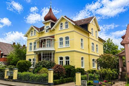 Tolle 4 Zimmerwohnung mit großem Balkon in denkmalgeschützter Villa im westlichen Kurgebiet - Bad Oeynhausen