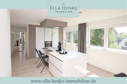 Traumhafte, sehr hochwertig ausgestattete, möblierte Maisonette-Wohnung mit Balkon. - Isenbüttel
