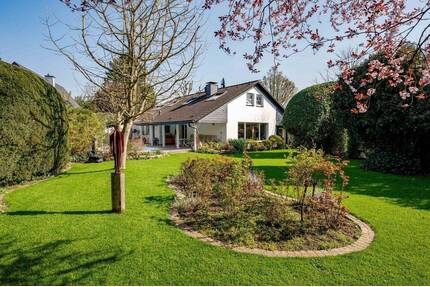 Exklusives Einfamilienhaus mit Traumgrundstück und Außenpool in Meerbusch-Osterath!