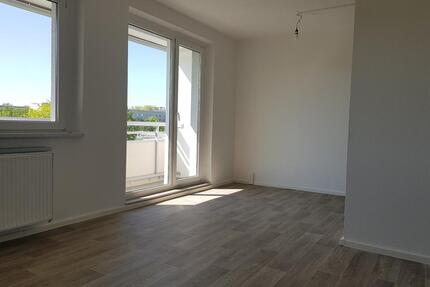 Halle Neustadt - Familienfreundlich wohnen – mit offener Küche & Abstellraum ! - Halle (Saale) Halle-Neustadt