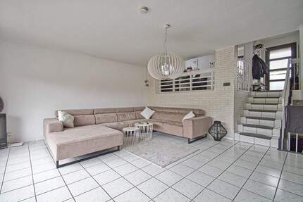 REDUZIERT - Split-Level-Doppelhaushälfte in besonderer Lage von Krefeld-Verberg