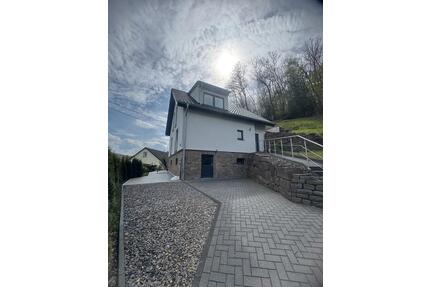 voll saniertes Haus in Gummersbach Niederseßmar zu vermieten