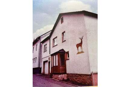 Sehr gute Kaufgelegenheit: Großes Haus, vielseitig nutzbar mit Garage und kleiner Werkstatt - Oberelsbach Sondernau