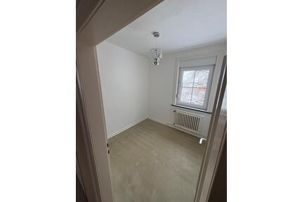 Sanierte 5-Zimmerwohnung im OGDG m. Balkon, Dassel-Einbeck