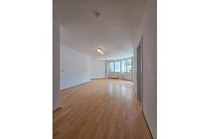 Sonnige 2-Zimmer Wohnung mit Balkon in München Untermenzing