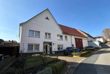 EFH mit Scheunenanbau in Menne - 199.000,00&nbsp;EUR Kaufpreis, ca.&nbsp; 260,00&nbsp;m&sup2;&nbsp;Wohnfl&auml;che in Warburg / Menne (PLZ: 34414)