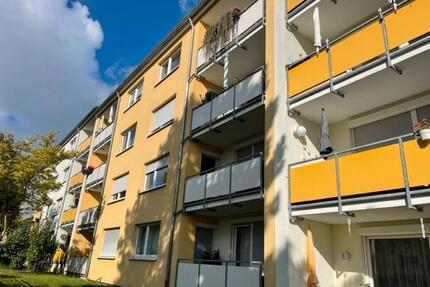 Schöne 3 Zimmer-Wohnung mit Loggia am Zollberg mit Blick ins Grüne - Esslingen am Neckar Pliensauvorstadt