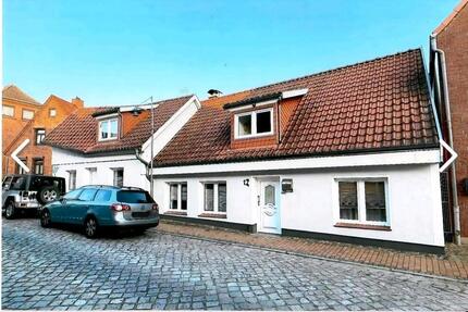 Einfamilienhaus Stadthaus - 1.300,00&nbsp;EUR Kaltmiete, ca.&nbsp; 180,00&nbsp;m&sup2; in Dassow (PLZ: 23942)