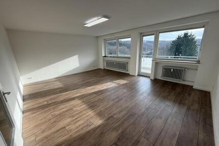 Sonnige 3ZKB beim Jung-Stilling KH, mit Aufzug, mit EBK, neues Bad gepl., elektr. Garage, renov. - Siegen Kaan-Marienborn