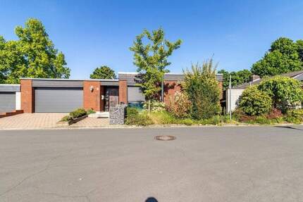 renovierter Bungalow mit 5,5 Zimmern, Schwimmbad und Doppelgarage - Burgdorf