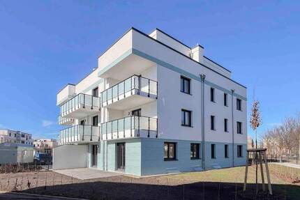 Neubau bereits fertiggestellt 2026 - Erstbezug: 3-Zimmer-Penthouse mit 2 Terrassen & 2 Stellplätzen - Schönefeld
