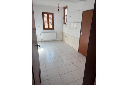 Einfamilienhaus zum Verkauf - 140.000,00&nbsp;EUR Kaufpreis, ca.&nbsp; 100,00&nbsp;m&sup2; in Gemünden am Main (PLZ: 97737)