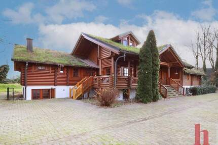 Besonderes Holzhaus mit Wohnung und großzügigem Nebengebäude in idyllischer Lage - Steinfeld Harpendorf