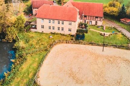 Herrenhaus, Reiterhof, Mehrfamilienhaus, Reitplatz und -halle - Lemgo