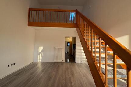 2,5-Zi.-Maisonette mit Galerie, Küche & Strom inkl. – 799 € warm - Waldkirchen