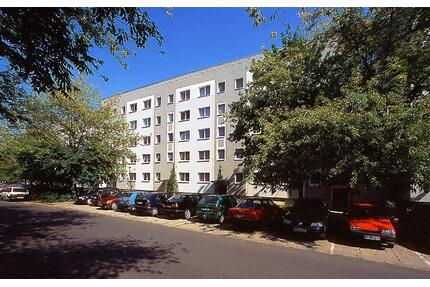 Schöne 4-Raum Wohnung mit Loggia u. EBK ab 01.08.2026 verfügbar - Neubrandenburg Carlshöhe