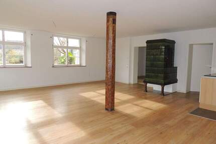 Helle Erdgeschoss-Wohnung mit Terrasse und Garten auf schönem Anwesen - Salem Weildorf