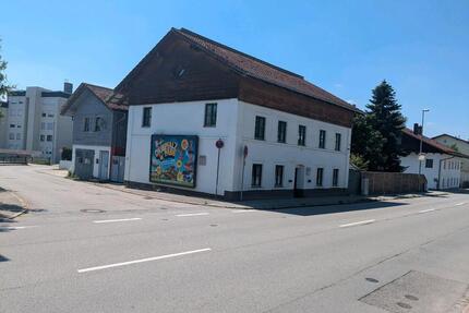 Haus mit Lokal und 3 Wohneinheiten - Hebertsfelden